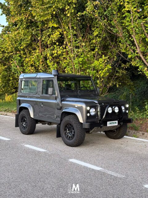 Questo Defender Td5 SE nasceva già full optional ma non ci bastava! 😎 Abbiamo aggiunto e montato:

• Kit fari a Led completo
• Cerchi EvoCorse Dakar con BFGoodrich AllTerrain 265
• Volante Momo in pelle con sgancio rapido / antifurto
• Kit mandorlato nero satinato
• Schermo 2 Din con CarPlay wireless 
• Telecamera posteriore integrata 
• Scaletta posteriore
• Gancio traino
• Snorkel
• Paraurti U-Bar con fari di profondità a Led
• Pomelli cambio e riduttore in alluminio

🔎 La vorresti anche tu così? o hai in mente un progetto unico? Contattaci per saperne di più sulla nostra ricerca su commissione!

Per info e appuntamenti:
📞 +39 3343381208 • +39 3381085840
✉️ info@lemitiche.com
🖥️ www.lemitiche.com

#lemitiche #lemitichecollectorcars #defender #defenderlove #landroverdefender